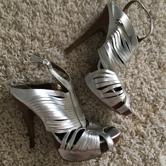 N.Y.L.A Platform Sandals Caged Heels, Silver, 7.5 - Picture 3 of 6